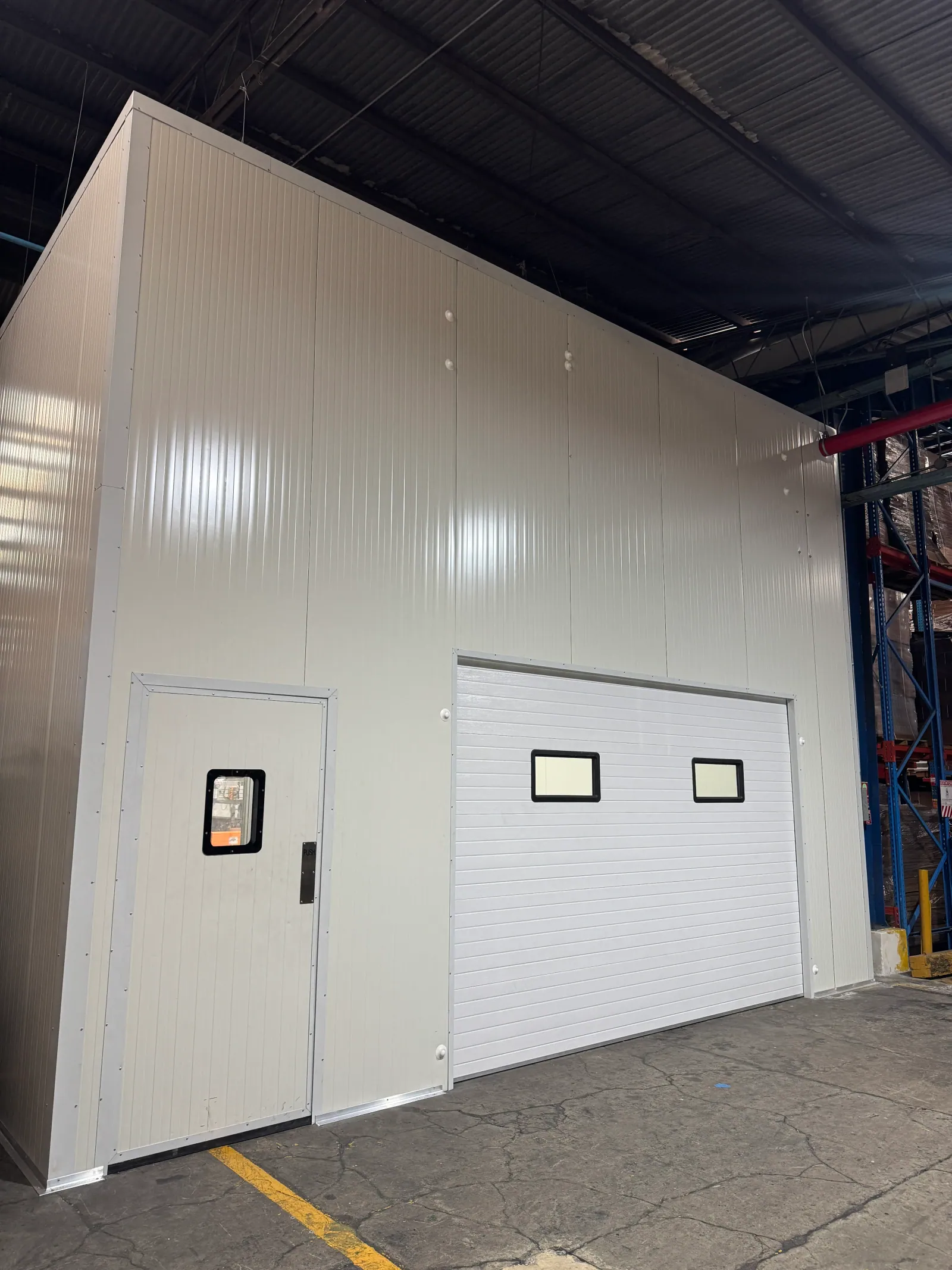 Industrial cold room built by INPRE at a plant in Costa Rica